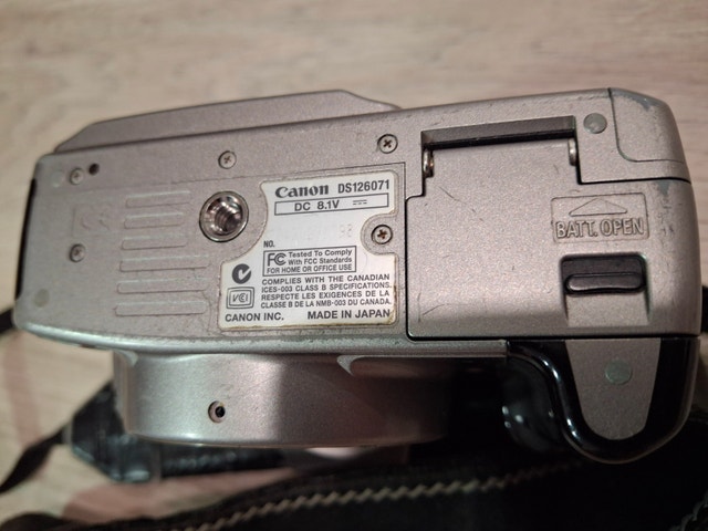 Canon EOS Digital Rebel XT Camera Body - photo 3