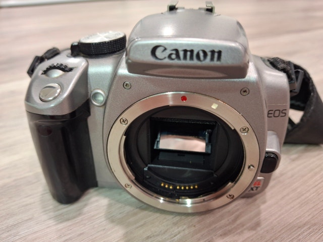 Canon EOS Digital Rebel XT Camera Body - photo 4
