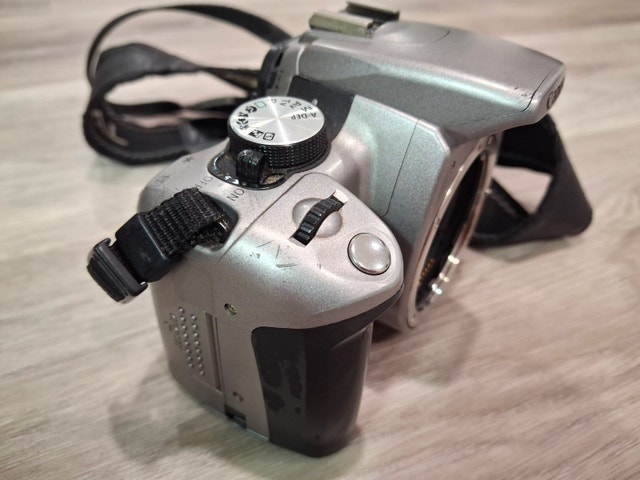 Canon EOS Digital Rebel XT Camera Body - photo 5