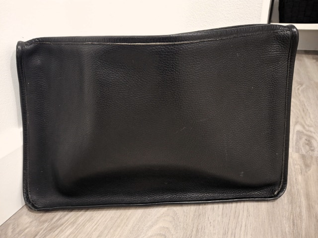 ROOTS Black Leather Portfolio Case - photo 2