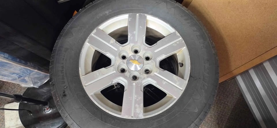 Four (4) Winter Tires on 18" Alloy Rims – 255/65R18 – Chevy Trav - photo 2