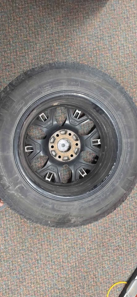 Four (4) Winter Tires on 18" Alloy Rims – 255/65R18 – Chevy Trav - photo 3
