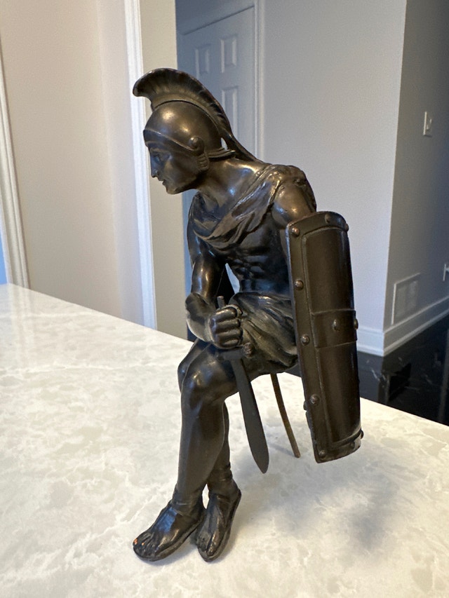 VTG bronze sculpture of a seated ancient Roman soldier - photo 4