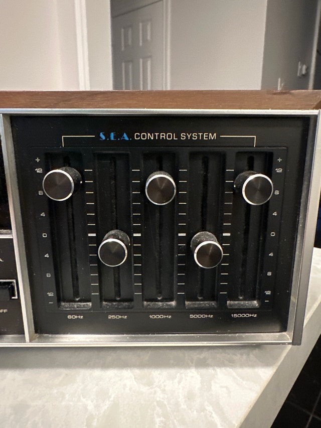Vintage JVC VR-5511 AM/FM stereo receiver/amplifier/equalizer - photo 4