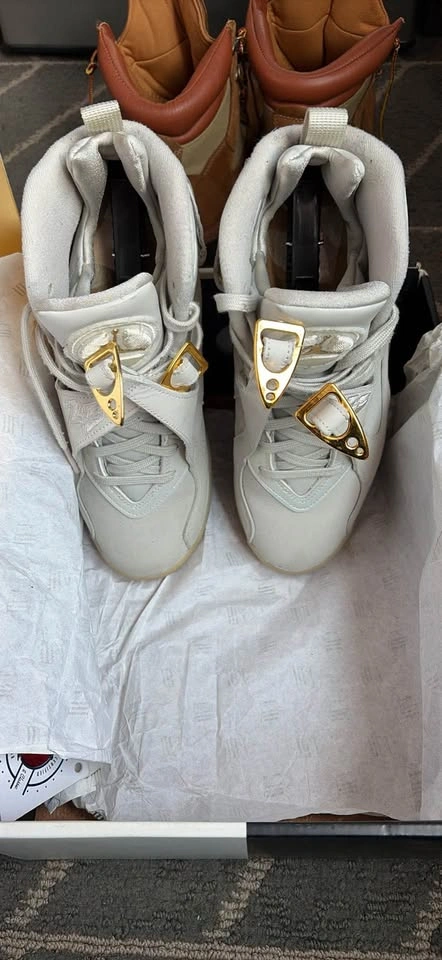 Air Jordan 8 Retro C&C Champagne Trophy - Size 8