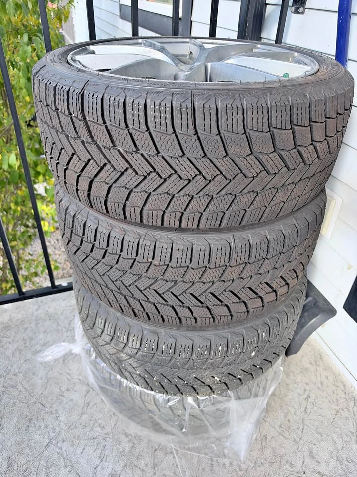Michelin X-Ice Snow Tires 225/40R18 with Rims