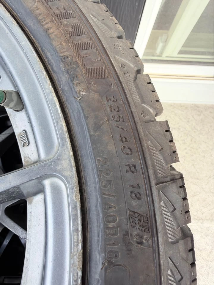 Michelin X-Ice Snow Tires 225/40R18 with Rims - photo 2