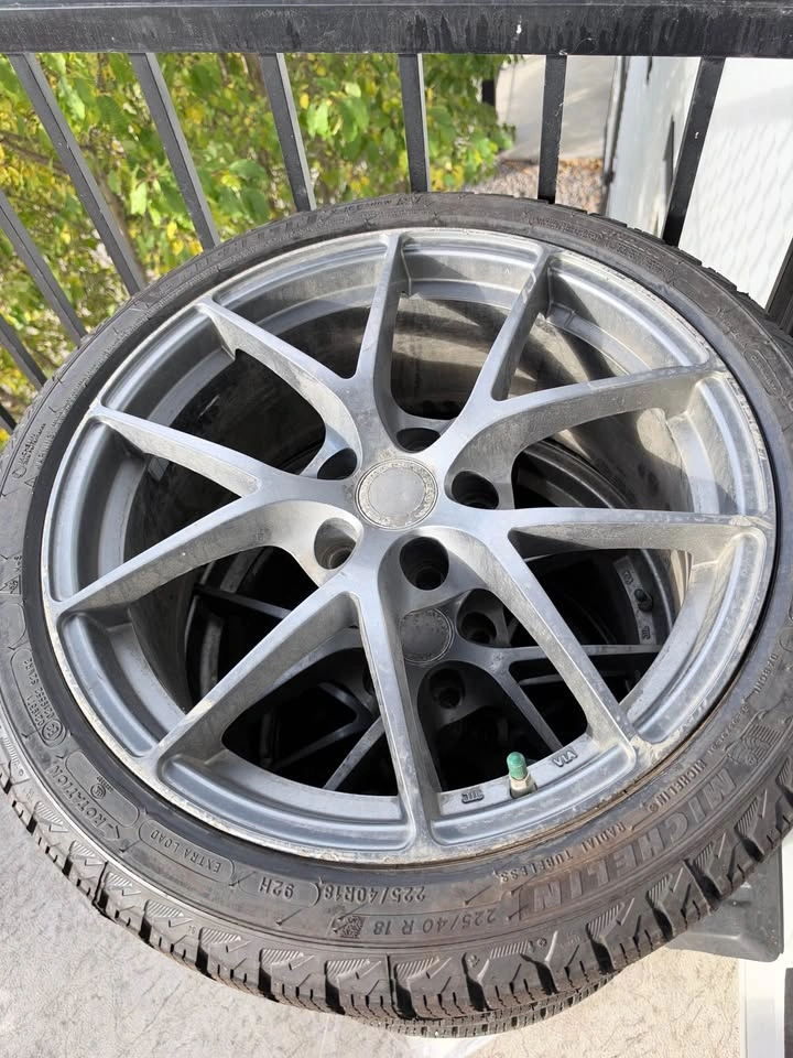 Michelin X-Ice Snow Tires 225/40R18 with Rims - photo 3