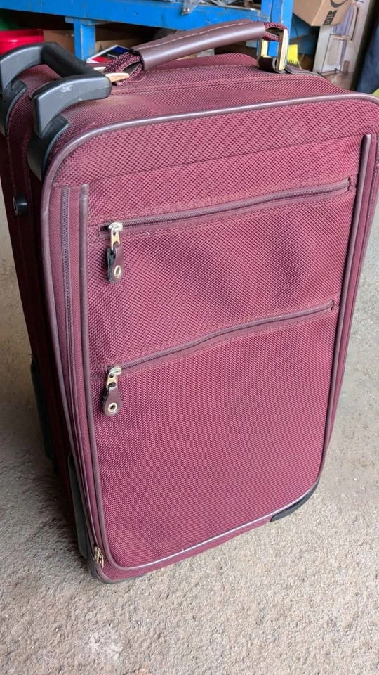 Samsonite Burgundy Softshell Rolling Suitcase - photo 2