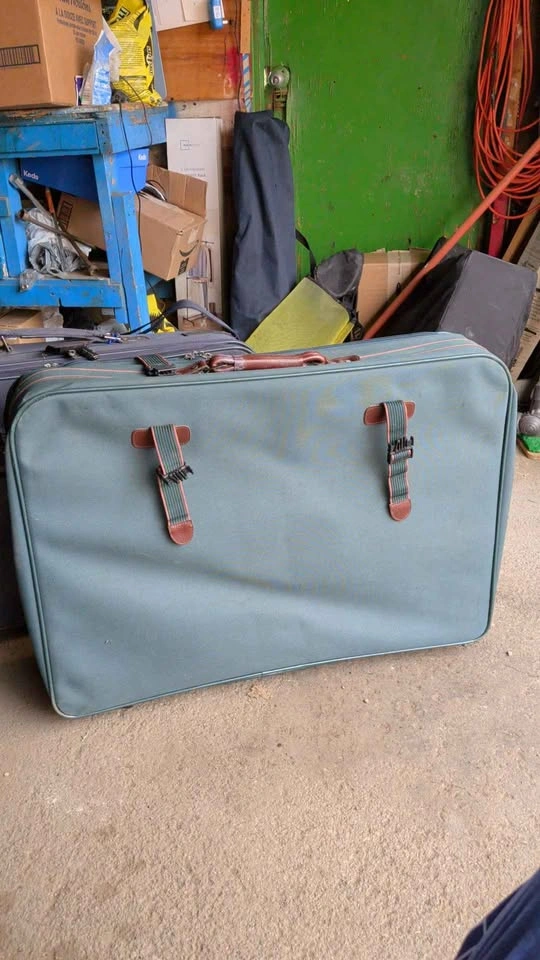 Sunbird and American Tourister Large Soft-Shell Suitcases - photo 2