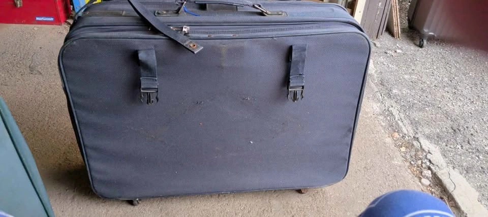 Sunbird and American Tourister Large Soft-Shell Suitcases - photo 4