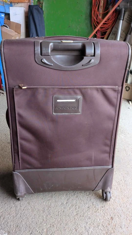 London Fog Rolling Suitcase - photo 2