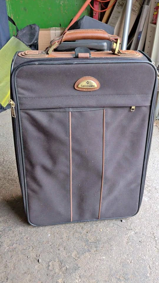 Samsonite Rolling Suitcase
