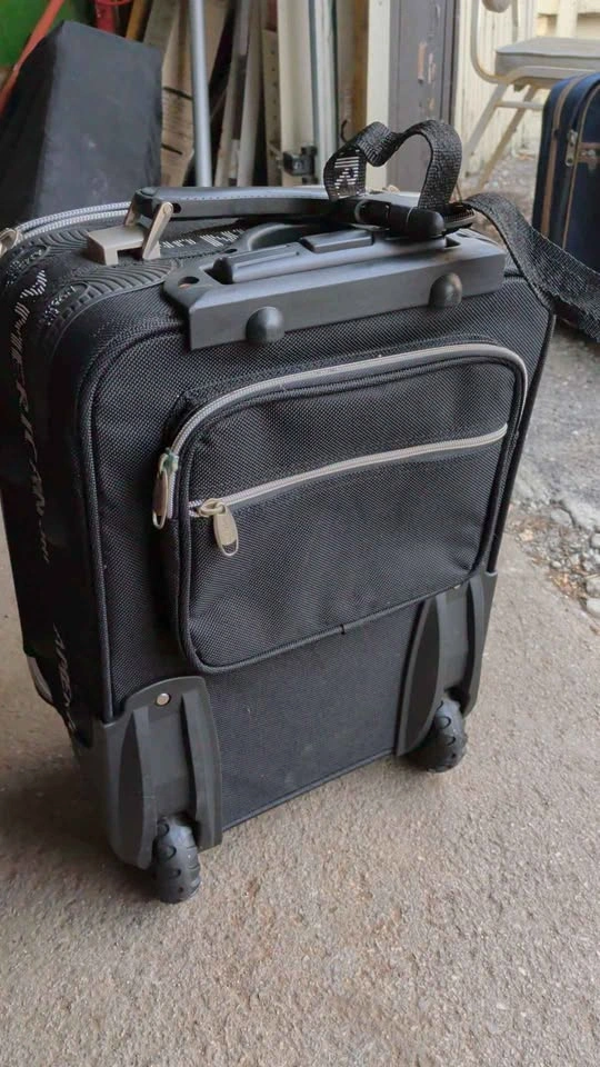 American Uni Rolling Carry-On Suitcase - photo 2