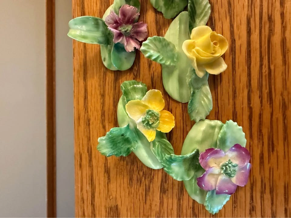 Crown Staffordshire Fine Bone China Flower Place Card Holders - photo 2
