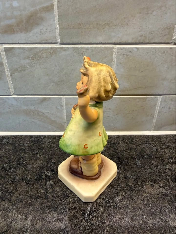 Goebel Hummel 'Forever Yours' Figurine - photo 3