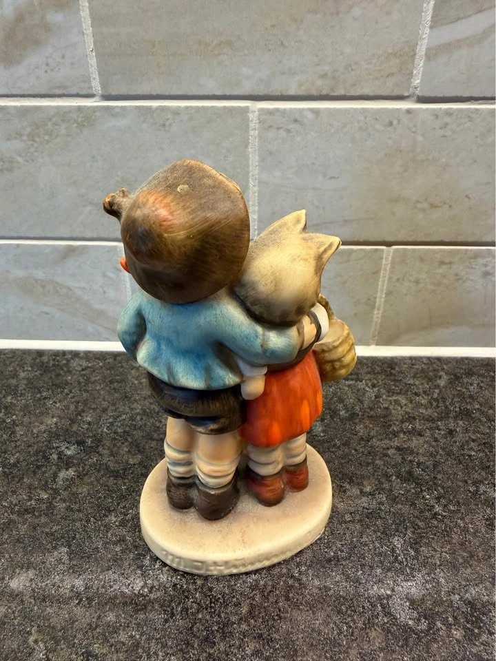 Goebel Hummel Figurine - Little Hiker - photo 2