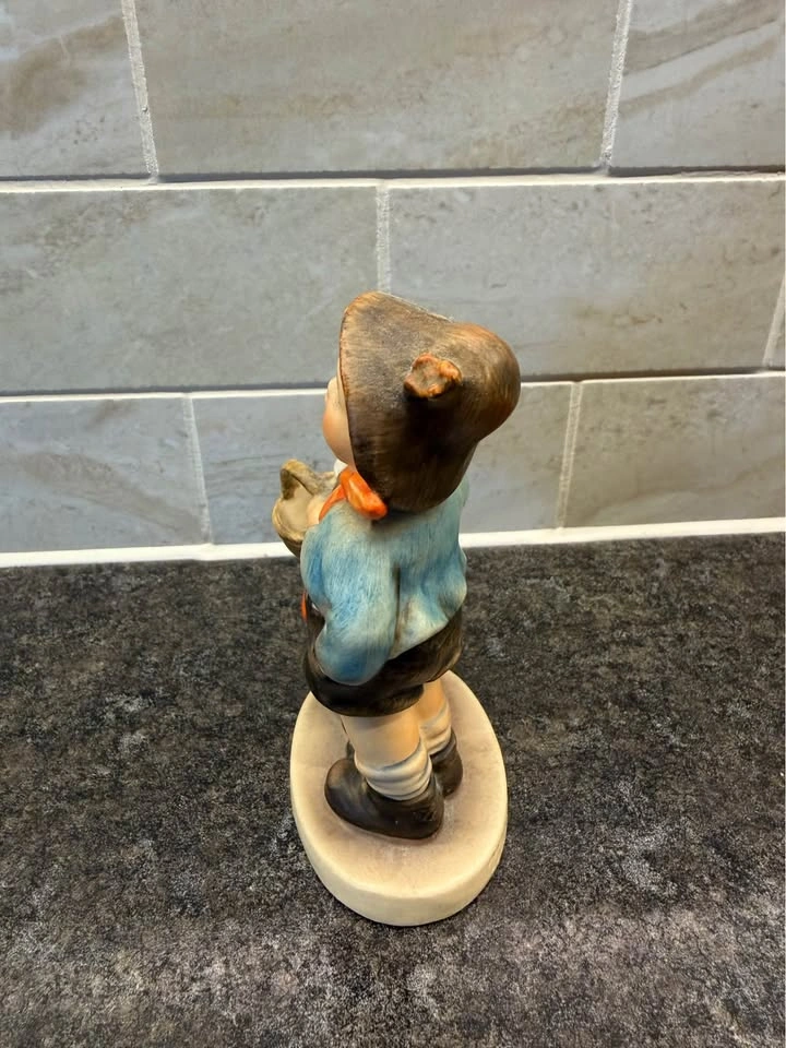 Goebel Hummel Figurine - Little Hiker - photo 3
