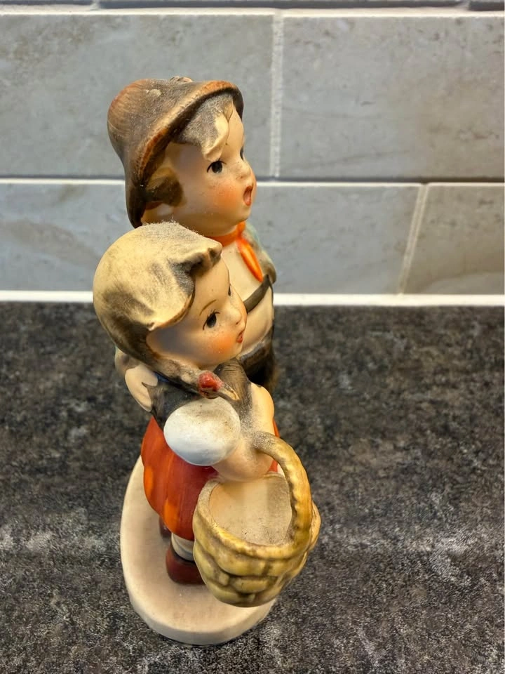 Goebel Hummel Figurine - Little Hiker - photo 4