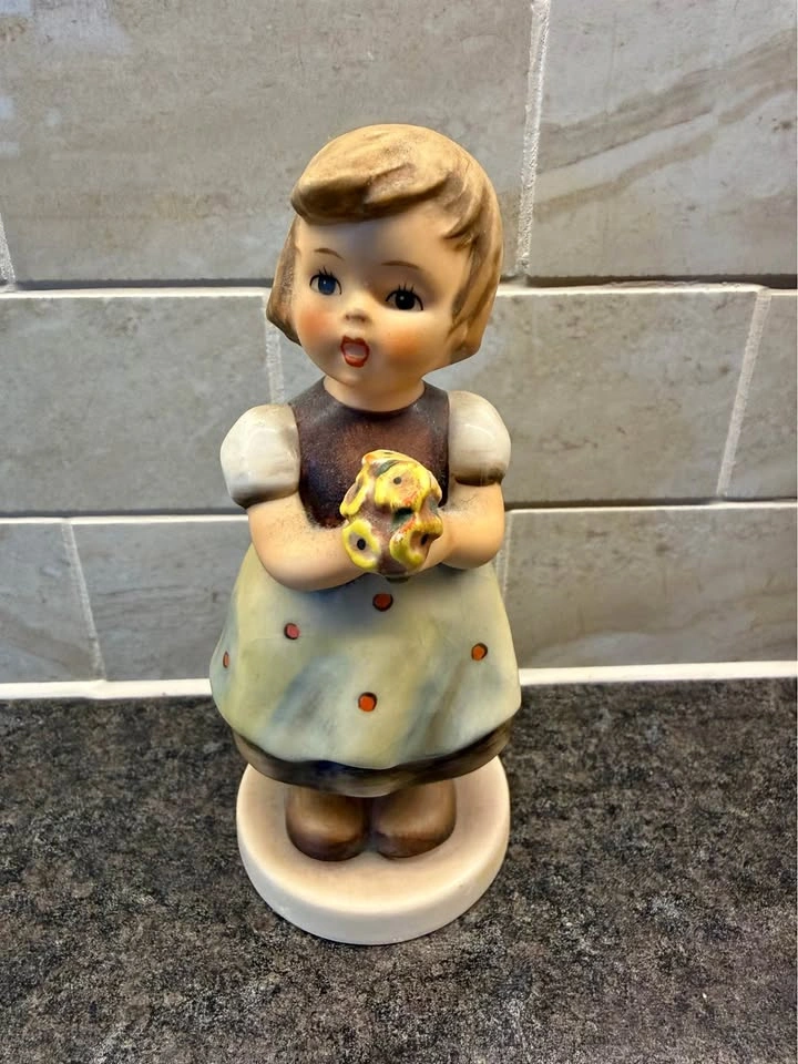 Goebel Hummel 'For You!' Figurine