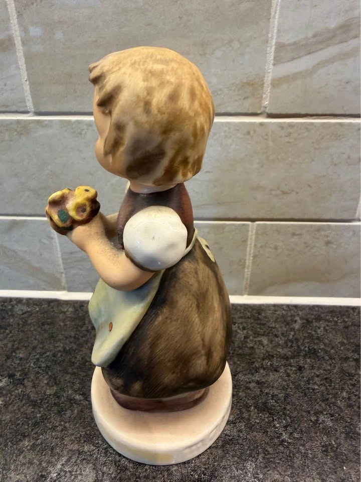 Goebel Hummel 'For You!' Figurine - photo 3
