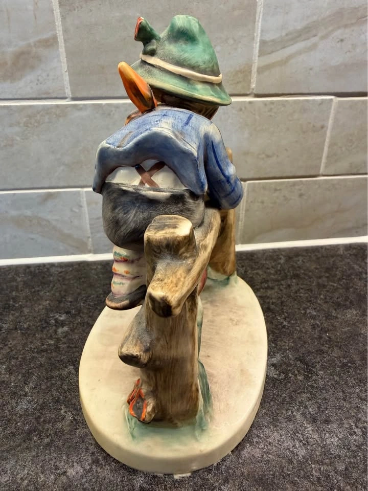 Goebel Hummel “Barnyard Hero” Figurine. Circa 1948 - photo 3