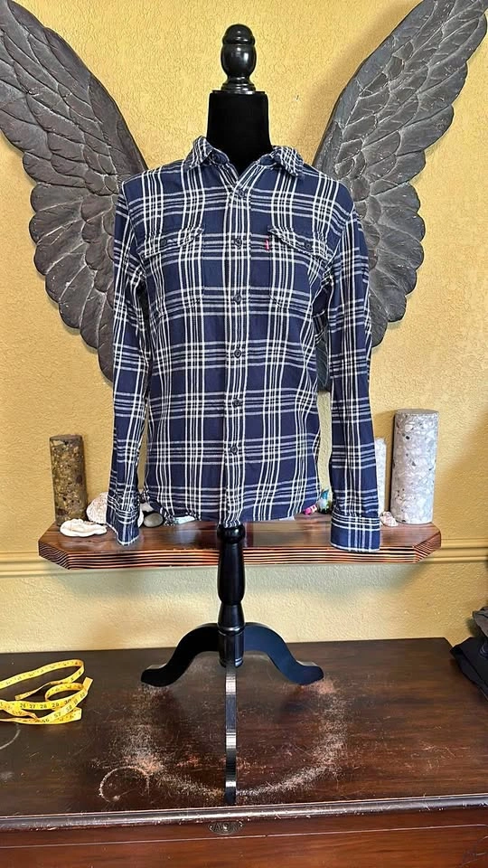 Levi’s Plaid button down Shirt
