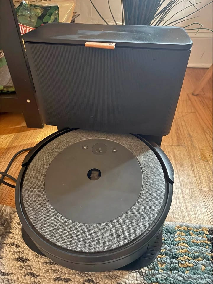 iRobot Roomba i5+ Self-Emptying Robot Vacuum + Extras