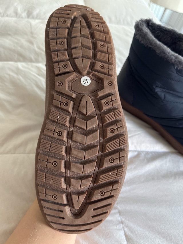 Kids Size 1 BOGS Winter Boots Rated for -30 Weather - Green - photo 3