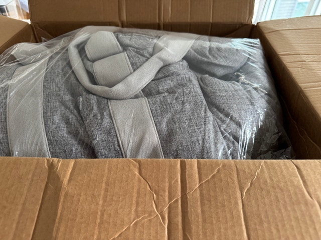 Brand New Pet / Dog Car Seat, from Chewy.Com New in Box - photo 3