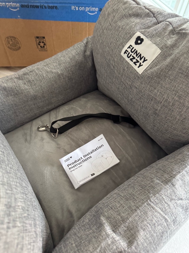 Brand New Pet / Dog Car Seat, from Chewy.Com New in Box - photo 5