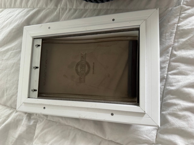 Cat Door / Small Dogs Door and Brand New Unused Pet Bed - photo 2