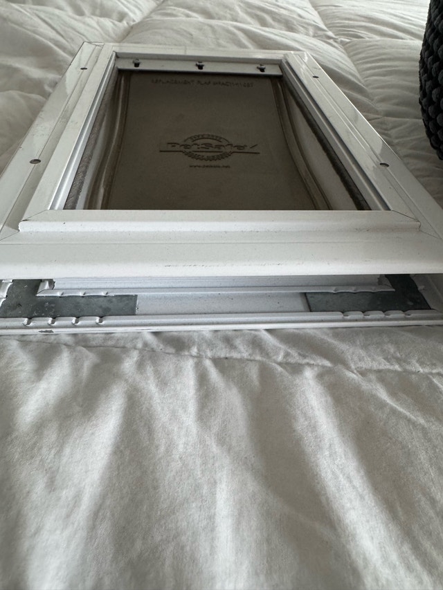 Cat Door / Small Dogs Door and Brand New Unused Pet Bed - photo 3