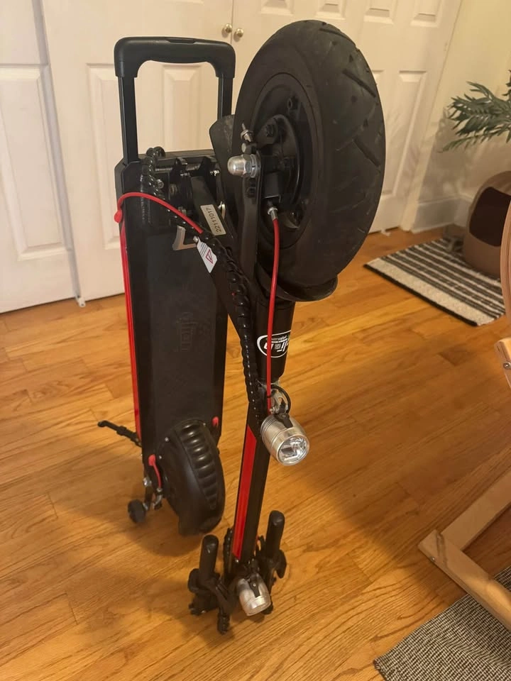 Glion DollyXL Folding Electric Scooter, Only 36 Miles, Like New - photo 2