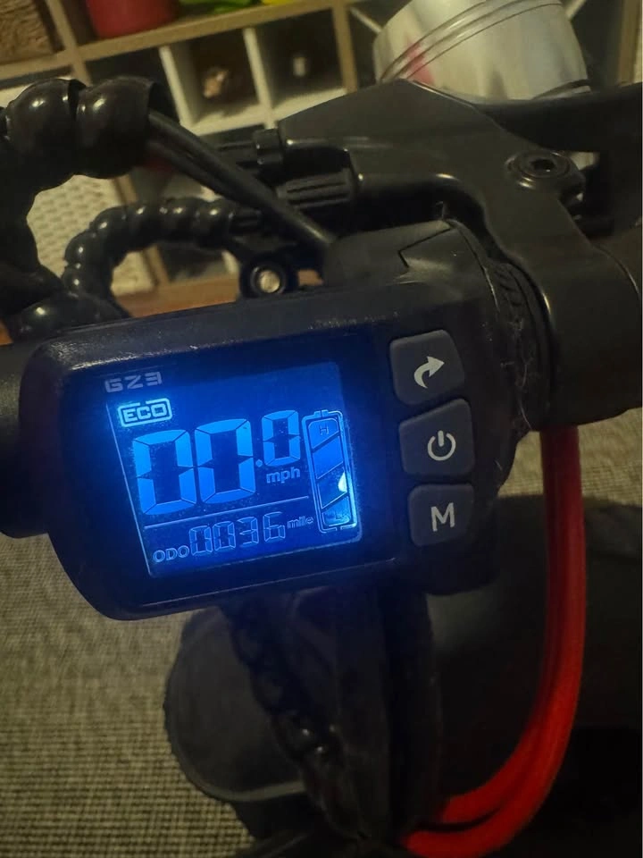 Glion DollyXL Folding Electric Scooter, Only 36 Miles, Like New - photo 4