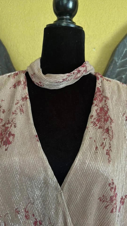 Le Chateau Cream Fancy Dressy Top - photo 4