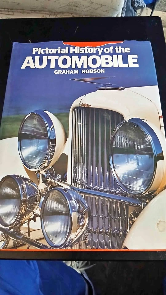 Pictorial History of the Automobile by Graham Robson