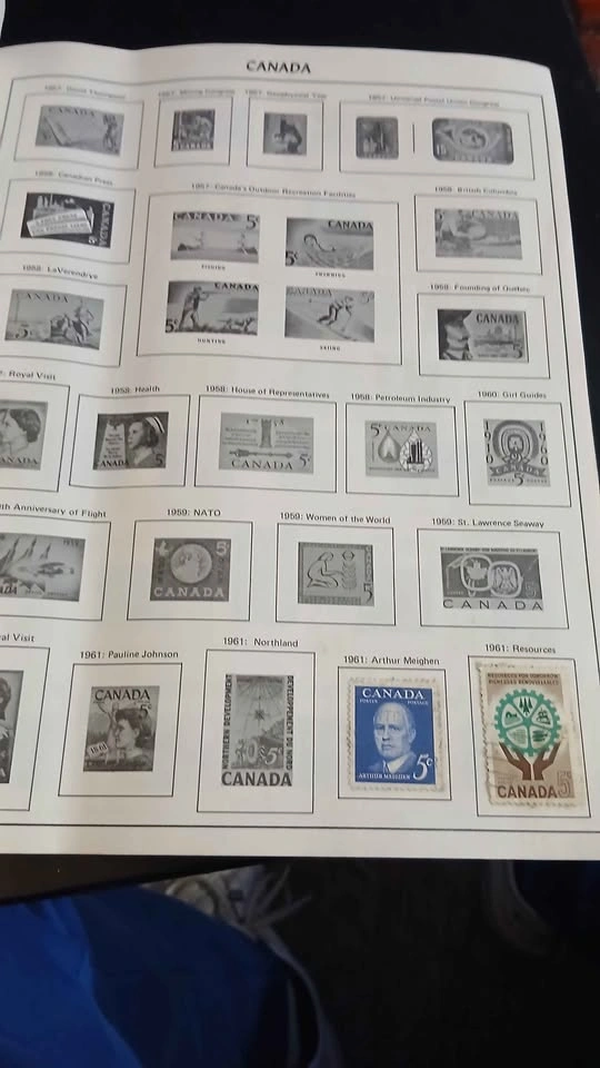 Harris Canada Postage Stamp Album - photo 3
