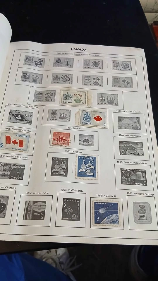 Harris Canada Postage Stamp Album - photo 5