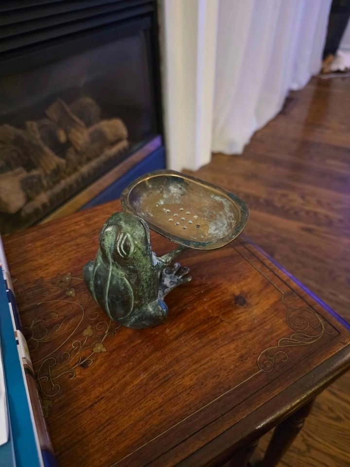 Vintage Bronze Frog Soap Dish - photo 2
