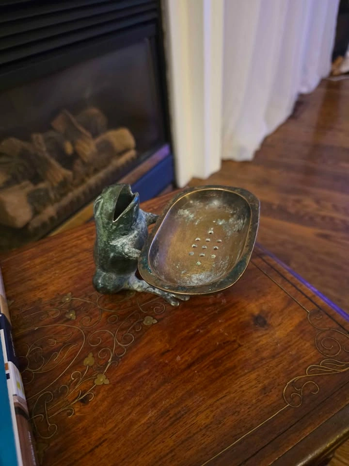Vintage Bronze Frog Soap Dish - photo 5