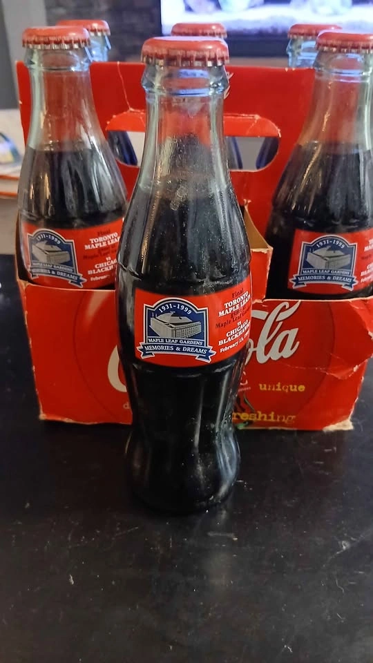 Coca-Cola Toronto Maple Leaf Gardens Commemorative 6-Pack - photo 2