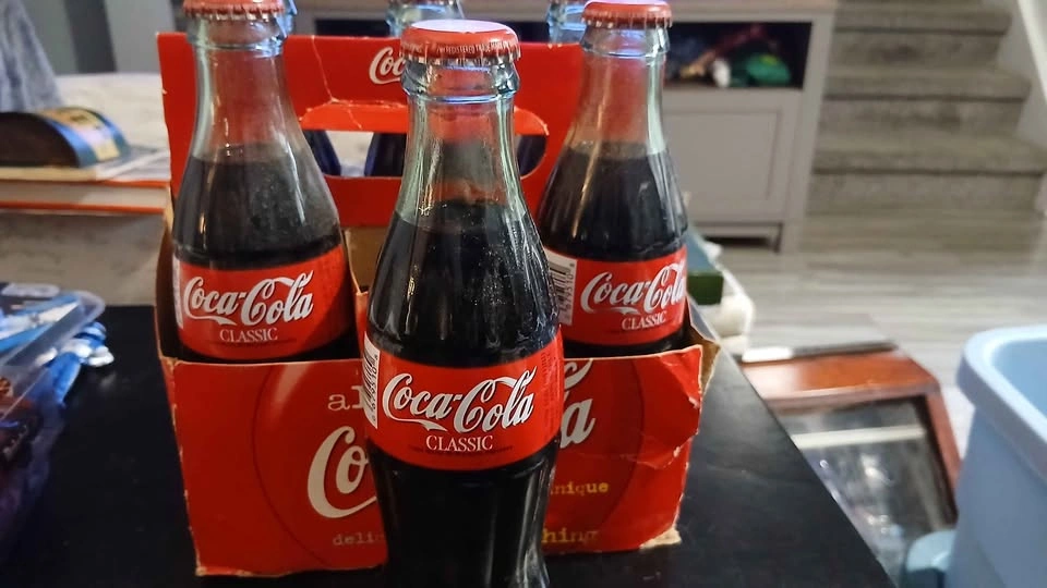 Coca-Cola Toronto Maple Leaf Gardens Commemorative 6-Pack - photo 3