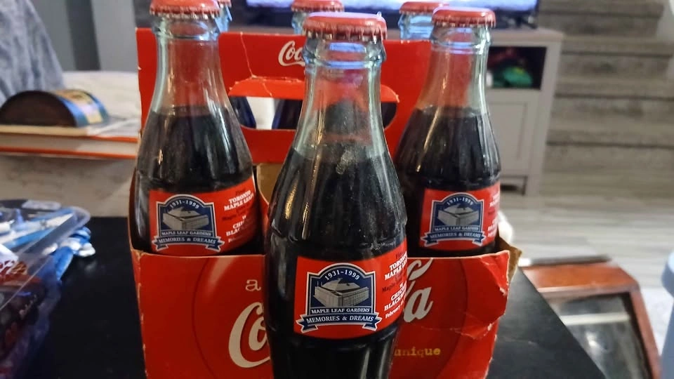 Coca-Cola Toronto Maple Leaf Gardens Commemorative 6-Pack - photo 4