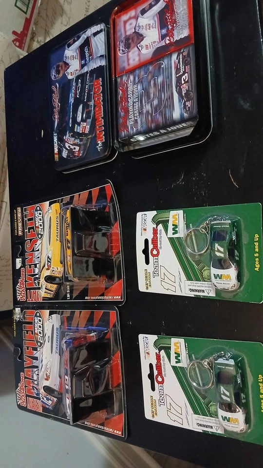 Vintage NASCAR Die-Cast Cars, Cards, Bears, and Tins - photo 4
