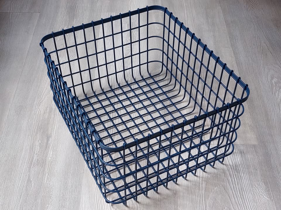 Two Premium Wire Storage Baskets (OUI) - photo 3
