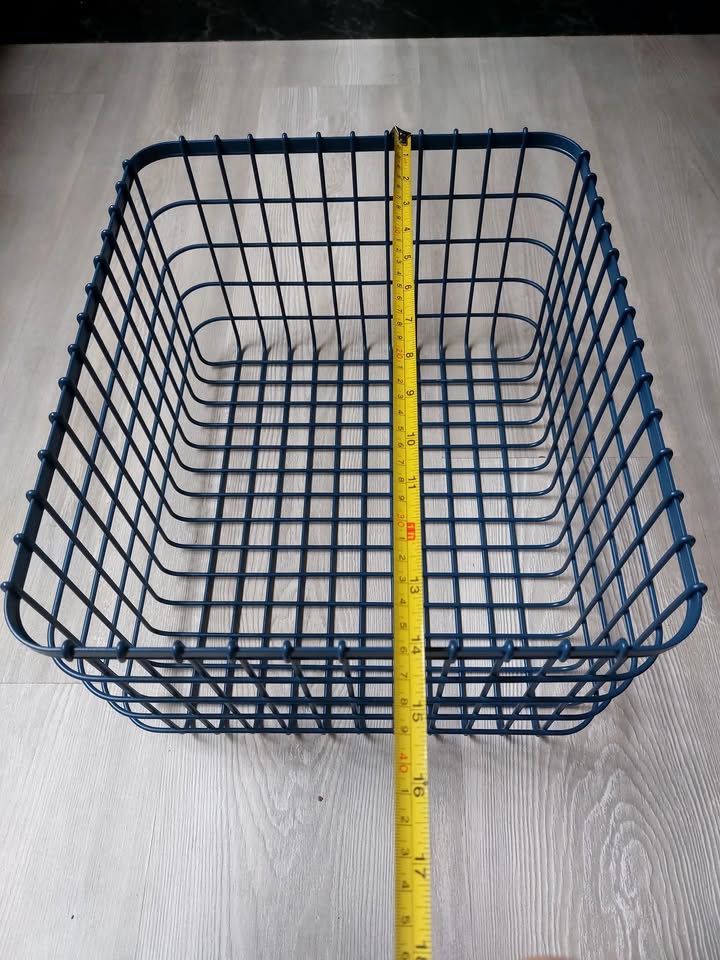 Two Premium Wire Storage Baskets (OUI) - photo 4