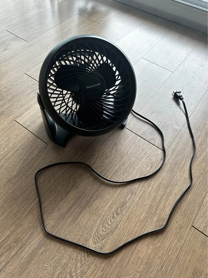 Honeywell TurboForce Power Air Circulator Fan - photo 2