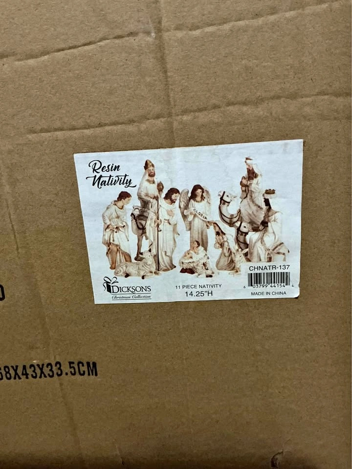 Large nativity set (11 pieces)