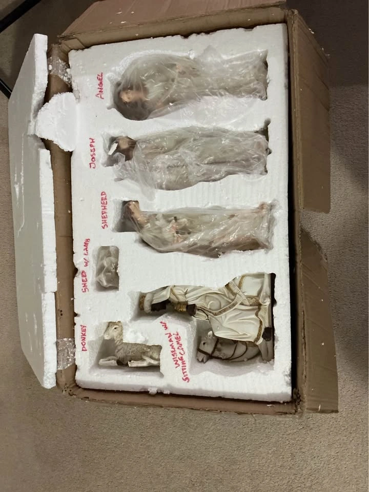 Large nativity set (11 pieces) - photo 3